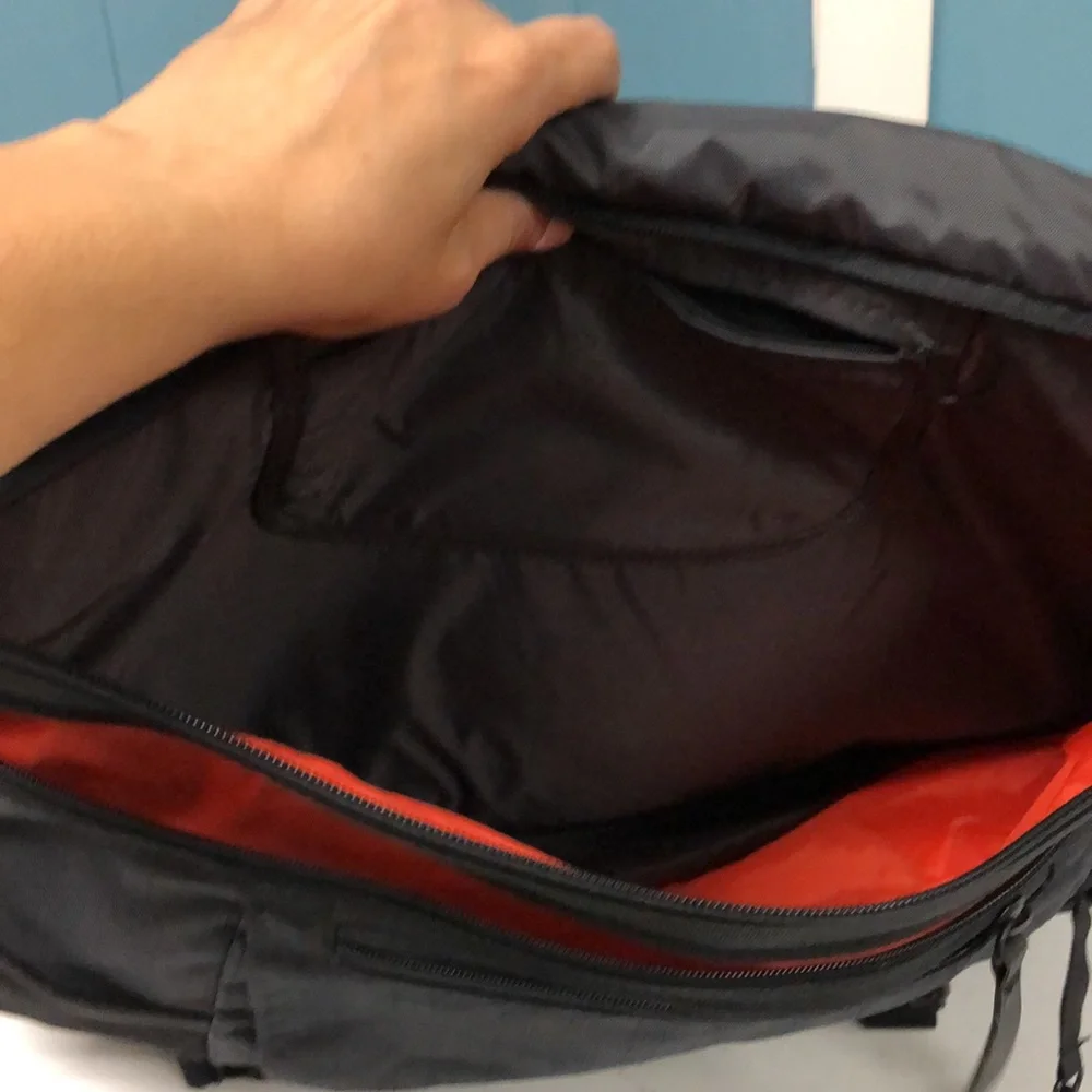 Nike messenger bag 12” x‎ 12” x 6” laptop bag *read
